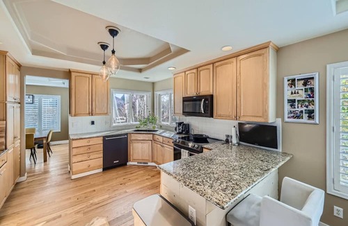 Dakota Ridge - Northbriar House | North Boulder 5BR/4BA retreat for 10: yard, AC, BBQ, Wi‑Fi, pet-friendly