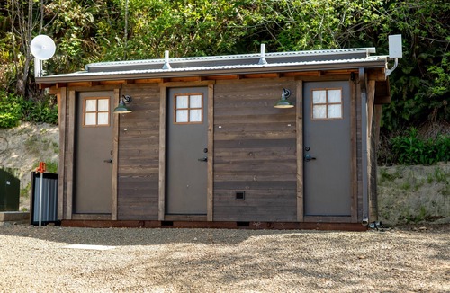 Tierra Del Mar Cabin | North Cape Hideaway Dome, King - w/SHARED Luxury Bathhouse Access