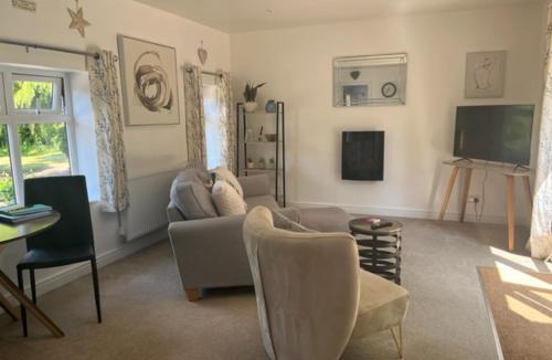 Macclesfield House | North Cottage Marlfields Hall, Stunning Location