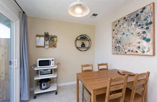Greenside Park Cottage | 🐶 North Fork Cottage: Convenient, Pet friendly, Modern Furnishings!🌲