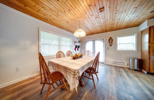 North Jackson House | North Jackson Vacation Rental w/Wraparound Deck!