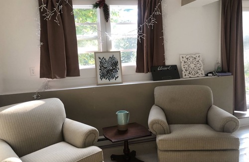 Marshfield Apartment | North Marshfield furnished rental with amazing sunsets . Pet friendly and cozy
