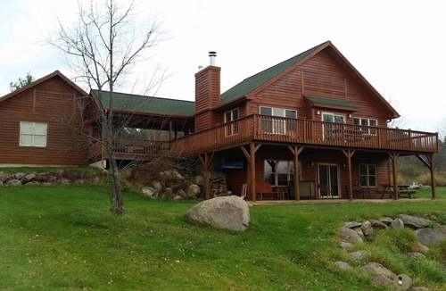Mosinee House | North north enough! Central Wi-Fi home on beautiful large Eau Pleine Resevoir