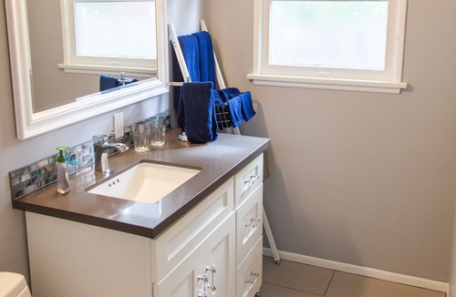 North of Montana House | North of Montana Ave., Modern Santa Monica guesthouse