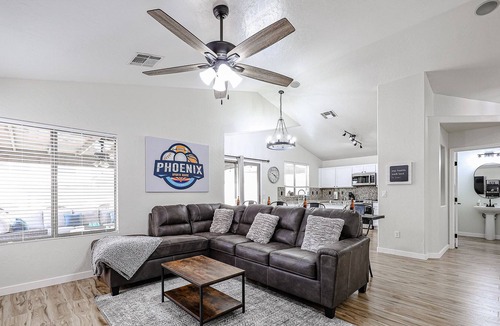 Deer Valley House | North Phoenix House w/ Hot Tub, Large entertaining backyard and Garage Game Room