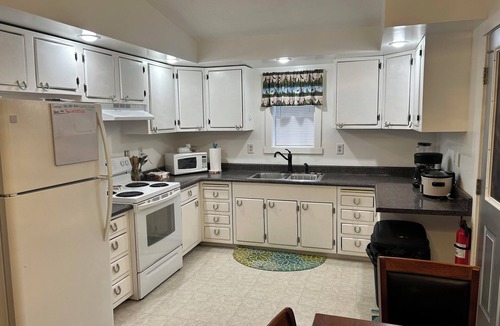 Badger Cabin | North Pole Aurora Lodge-Charming 2-bedroom in North Pole-WiFi and aurora viewing