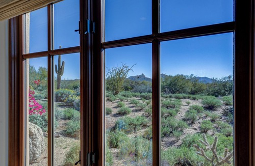 Pinnacle Peak Cottage | North Scottsdale Guesthouse on Five-Acre Estate