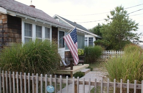 Wading River Cottage | North shore beach cottage, charming, cute & clean. 100ft.to beach!