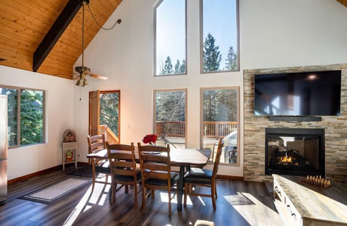 Kings Beach House | North Shore Cabin with Private Hot Tub