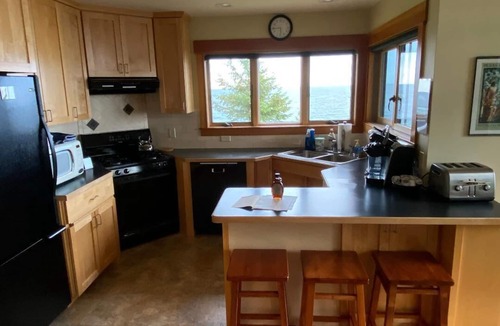 Silver Bay House | North Shore Headlands House - retreat house on Lake Superior