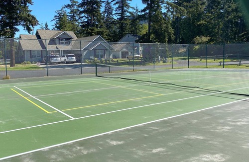 Eastsound House | North Shore Retreat: Private Beach Access, Tennis/Pickleball Court, Pets Welcome