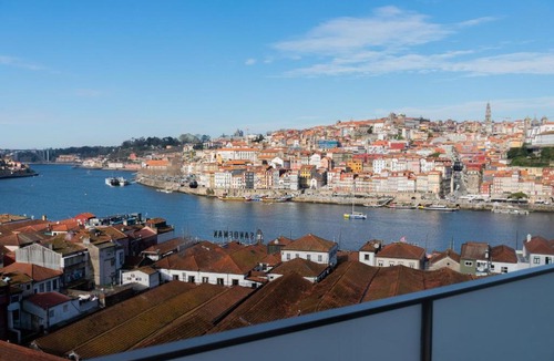 Santa Marinha Apartment | North Star Flats @Santa Marinha