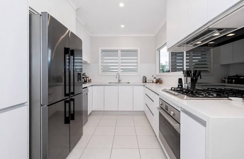 North Ward House | North Ward Beachside Home, Townsville | 4BR | 2 King Beds | Walk to Strand