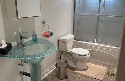 Newtonbrook House | North York Basement Stay – Full Kitchen & 3 Bedrooms