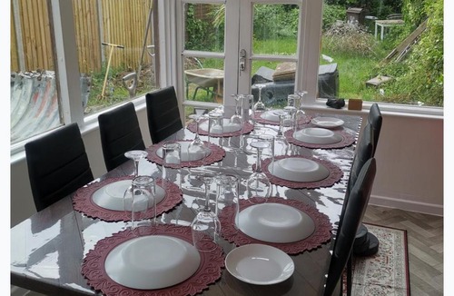 Northampton House | Northampton 2-Bed House with Patio & Parking