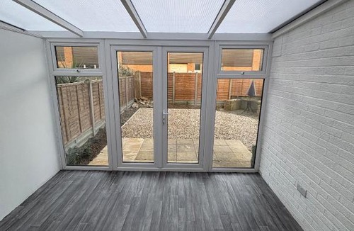 Earls Barton House | Northampton 2 King Bed SKY TV Driveway Earls Barton