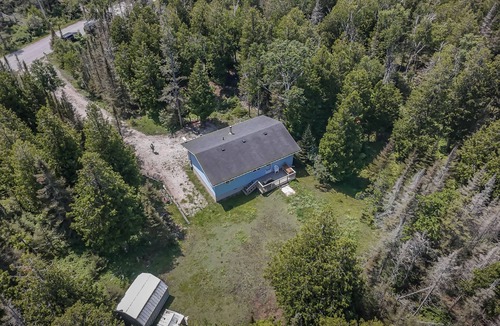 Northern Bruce Peninsula Cottage | Northern Blue – Tranquil Forest Cabin w/Fireplace