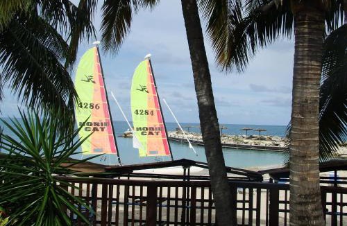 Dickenson Bay Hotel | Northshore Seaside Suites