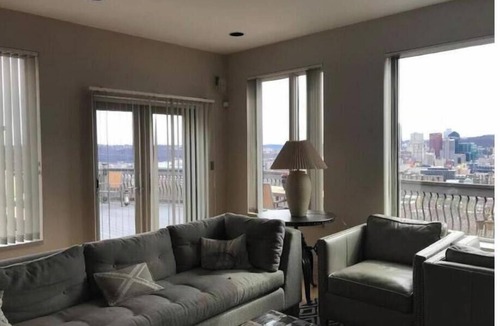 Central Northside House | Northside Treasure- Relax in a luxury home! Relish the excitement of city life!