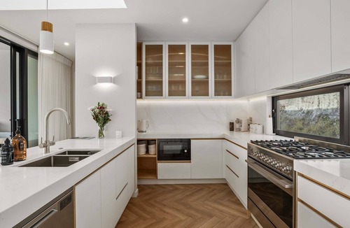 Kelvin Heights House | Northview Residence is a modern & sophisticated home nestled in the exclusive Kelvin Heights.
