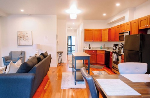 Uptown Condo | Northwest Alphabet District! Walk to it all! Light & Airy Free Parking 970 sq.ft