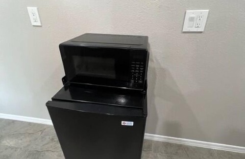 Tucson Apartment | Northwest Jr Suite #4 with Laundry and Parking