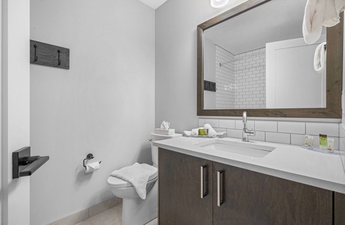 Canmore Hotel | Northwinds | King Room