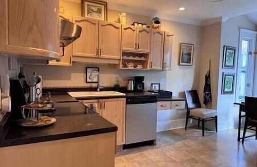 North End Apartment | Nostalgic 1930's Oasis Boutique Style - Downtown