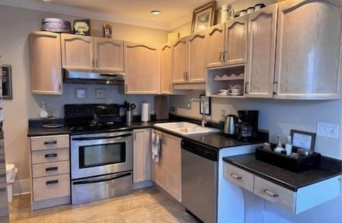 North End Apartment | Nostalgic 1930's Oasis Boutique Style - Downtown