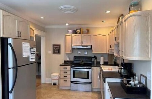 North End Apartment | Nostalgic 1930's Oasis Boutique Style - Downtown