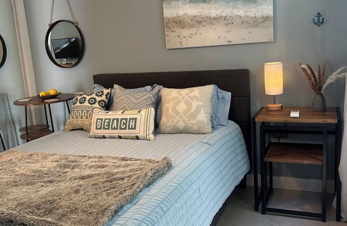 Malibu House | Nostalgic Coastal Retreat walk to hiking and beach
