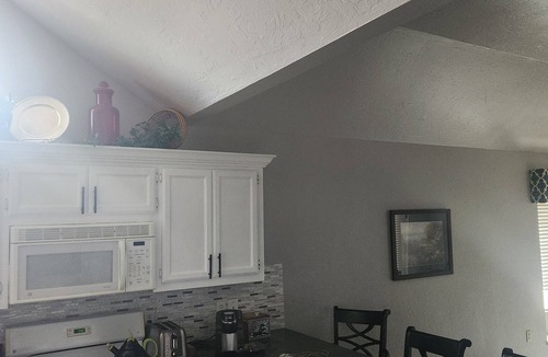 Oklahoma City House | Nostalgic Y2K themed rental 🏡 5 bed 🛏 2 full bath 🛁 large seating areas 🛋