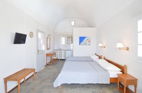 Agios Georgios Hotel | Nostos Studio
