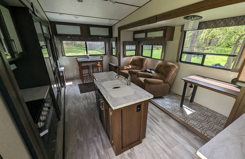 Pelham House | NOT AVAILABLE FOR BOOKING - Comfy, Luxurious Glamping Camper near Amherst, MA