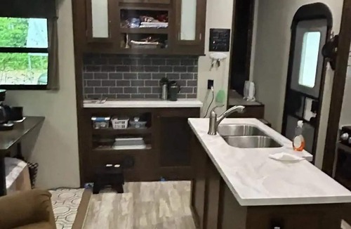 Pelham House | NOT AVAILABLE FOR BOOKING - Comfy, Luxurious Glamping Camper near Amherst, MA