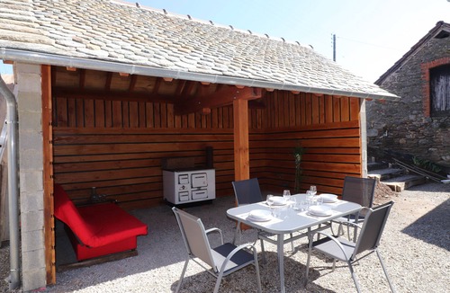 Labesserette House | Notre Maison de Famille 2 ou 4 Personnes 3 Gîtes de France Cantal