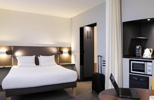 Roissy-en-France Hotel | Novotel Suites Paris CDG Airport Villepinte