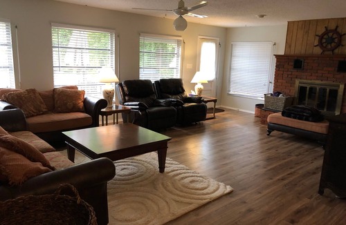 Vamo House | Now available! Spacious Private home, near beaches and all!