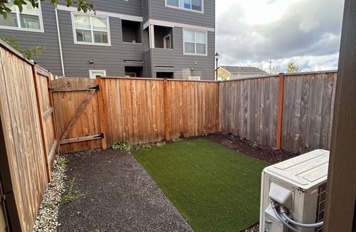 Troutdale House | nTranquil - Studio unit w/kitchenette - Walking distance to Edgefield Concerts