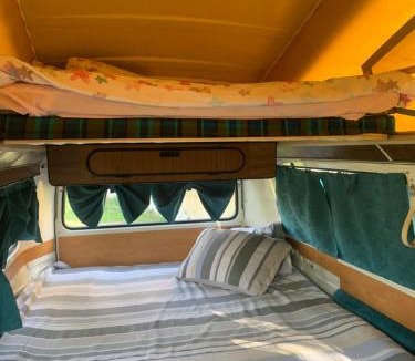 Torchefelon House | Nuit insolite Combi Volkswagen T2B campagne