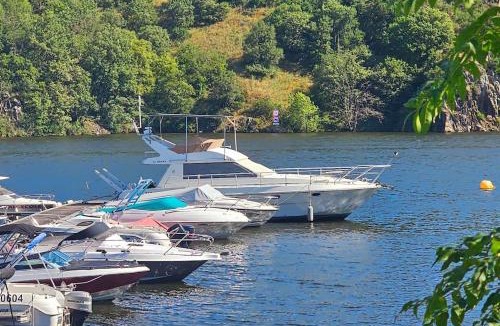Vals d'Aix et Isable Boat Rental | Nuits insolites sur un bateau 12m en pleine nature