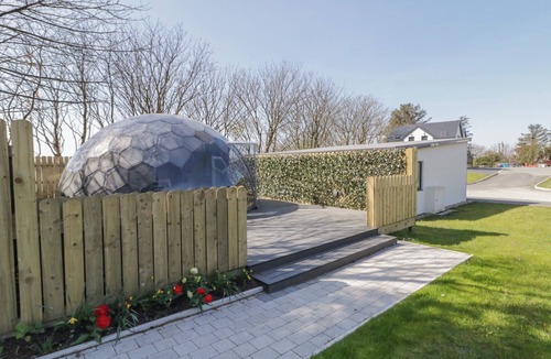 Derrybeg Cottage | Number 1 Dome