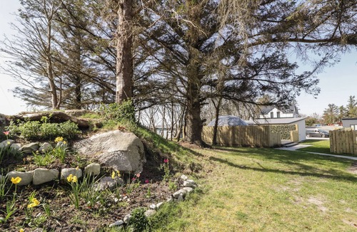 Derrybeg Cottage | Number 1 Dome