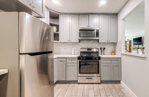 North Long Beach Condo | Nurse-Ready Unit! 10 Mi to Ocean & Dtwn Long Beach