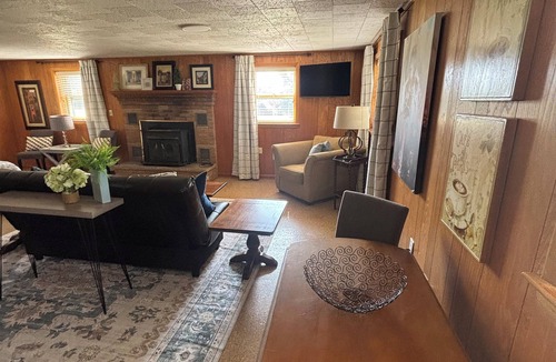 Farmview - Ramble Apartment | “Nurses Nest” studio 1 minute walk to hospital! Minutes from Virginia Tech!
