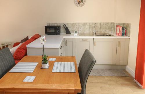 Miskin House | Nuthatch Barn