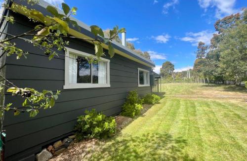 Swan Bay House | Nutshell Cottage - Totally Dog Friendly