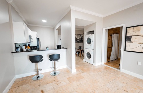 Ludlam Hotel | Nuvo Suites Hotel