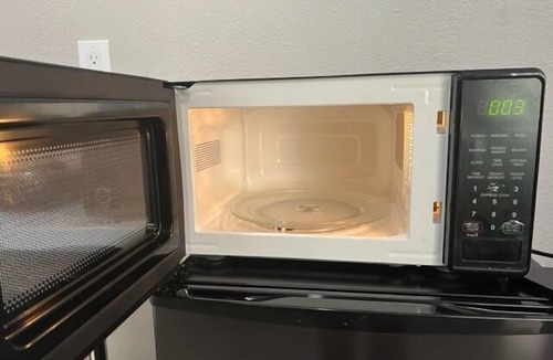 Tucson Apartment | NW Executive 1BR with Laundry and Parking