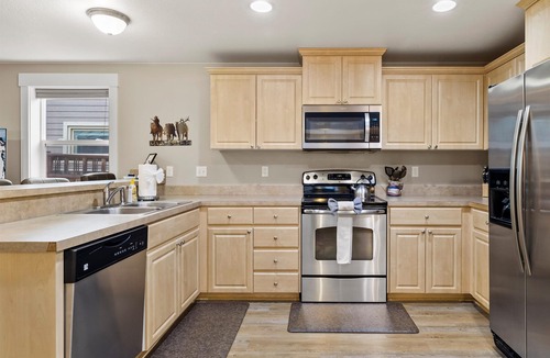 River West House | NW Union | River West, Blocks to Downtown, Hot Tub pet (dog) friendly
